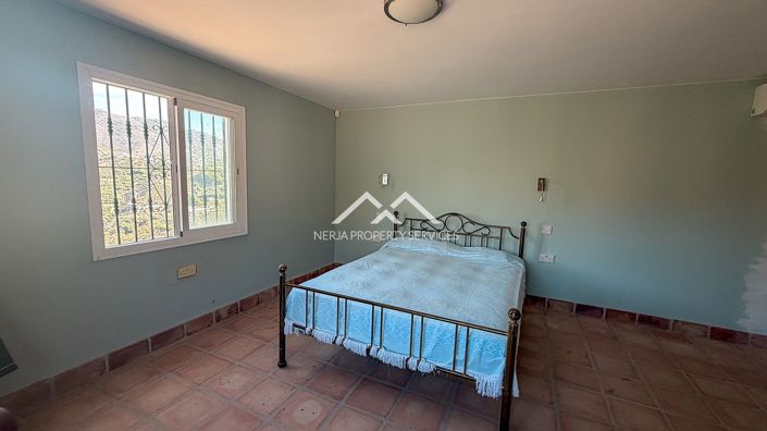Image No.16-2 Bed Property for sale
