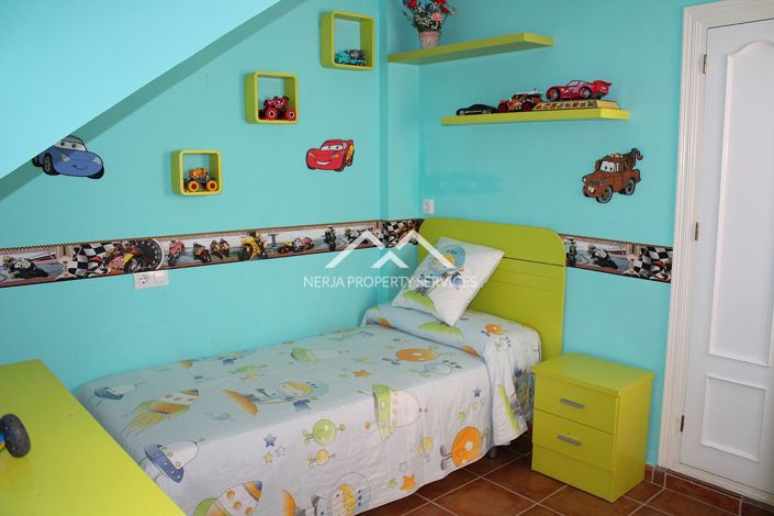 Image No.13-4 Bed Semi-Detached for sale