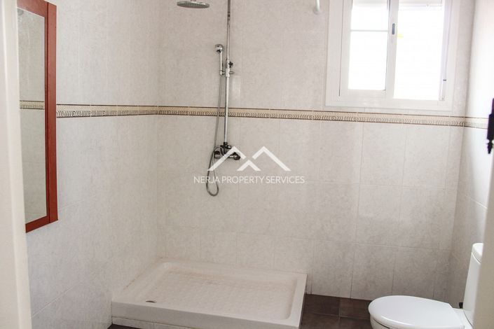 Image No.16-4 Bed Semi-Detached for sale