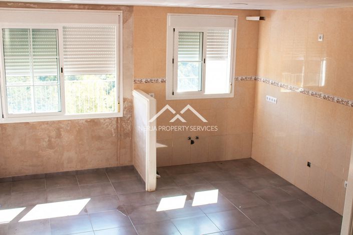 Image No.18-4 Bed Semi-Detached for sale