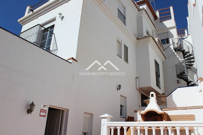 Image No.19-4 Bed Semi-Detached for sale