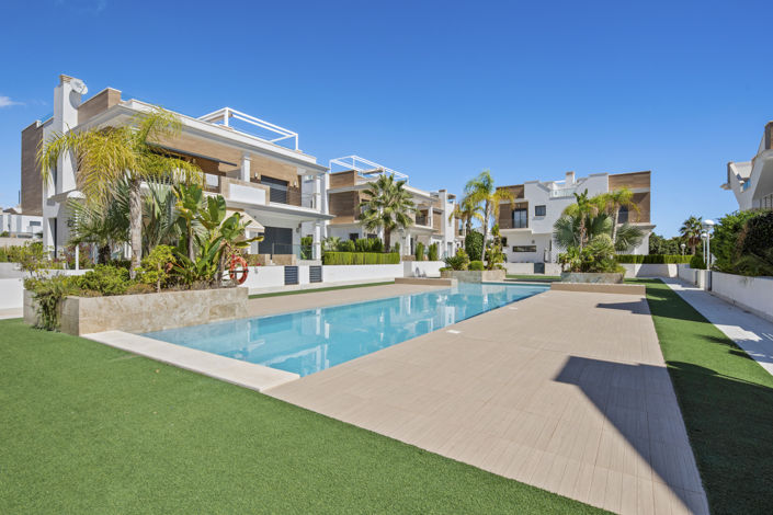 Image No.1-4 Bed Semi-Detached for sale