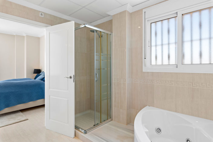 Image No.26-4 Bed Villa for sale