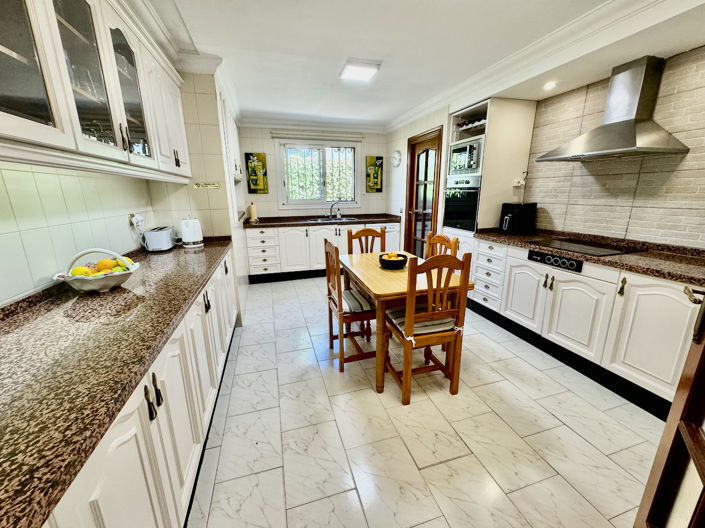 Image No.4-8 Bed Finca for sale