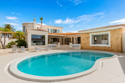 4 Bed Villa for sale