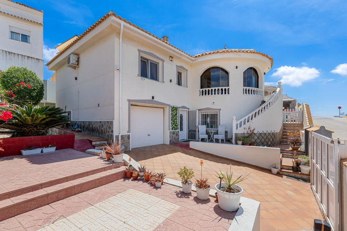 Image No.1-6 Bed Villa for sale