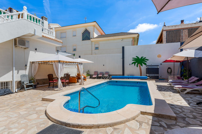 Image No.10-6 Bed Villa for sale