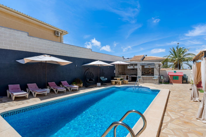 Image No.11-6 Bed Villa for sale