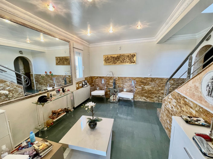 Image No.2-Villa de 6 chambres à vendre à Guardamar del Segura