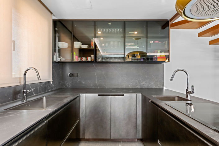 Image No.12-6 Bed Townhouse for sale