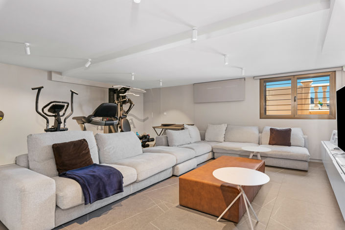 Image No.23-6 Bed Townhouse for sale