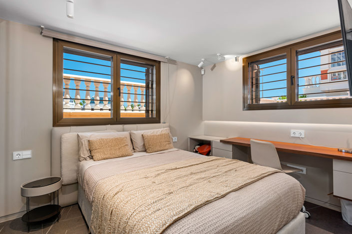 Image No.30-6 Bed Townhouse for sale