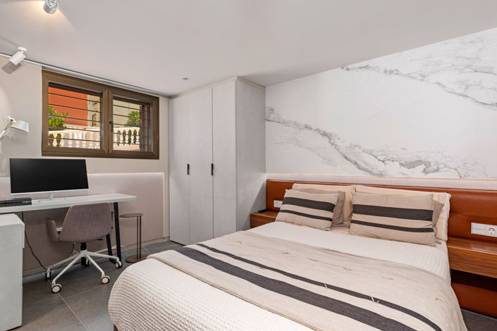 Image No.35-6 Bed Townhouse for sale