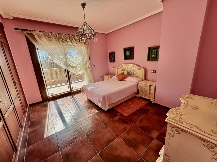 Image No.18-4 Bed Finca for sale