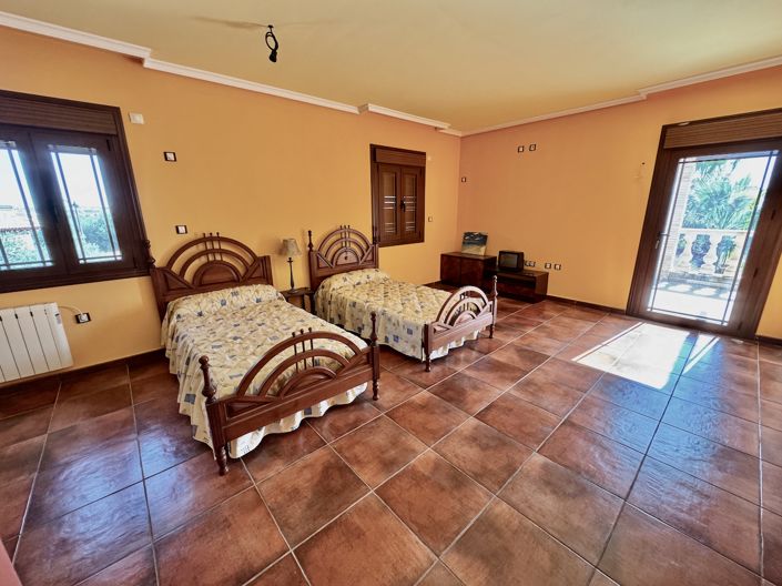 Image No.20-4 Bed Finca for sale