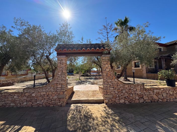 Image No.26-4 Bed Finca for sale