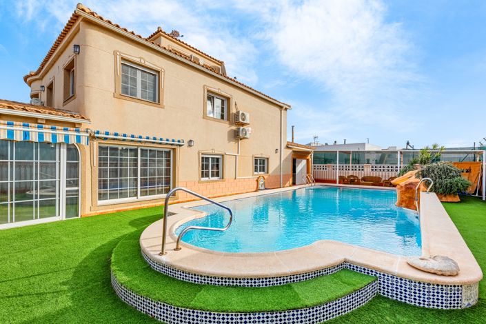 Image No.1-Villa de 4 chambres à vendre à Torrevieja