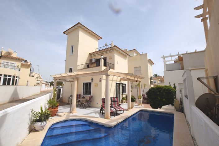 Image No.1-3 Bed Villa for sale