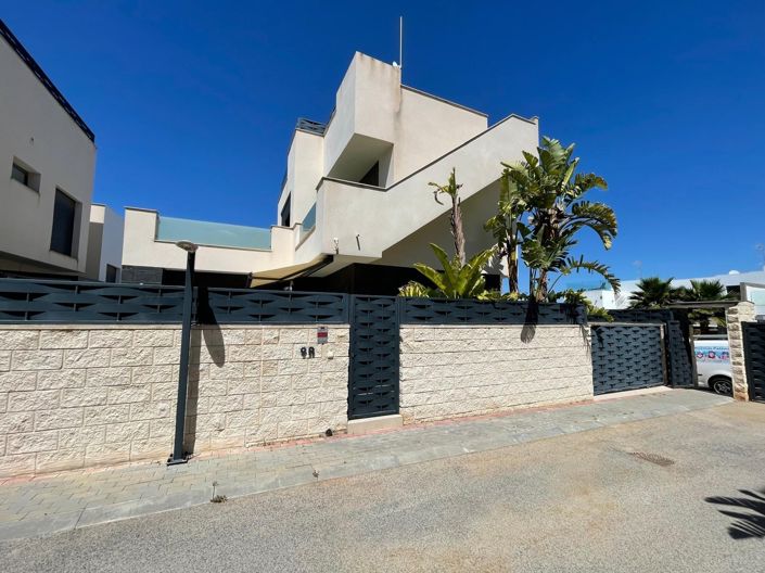 Image No.1-3 Bed Villa for sale