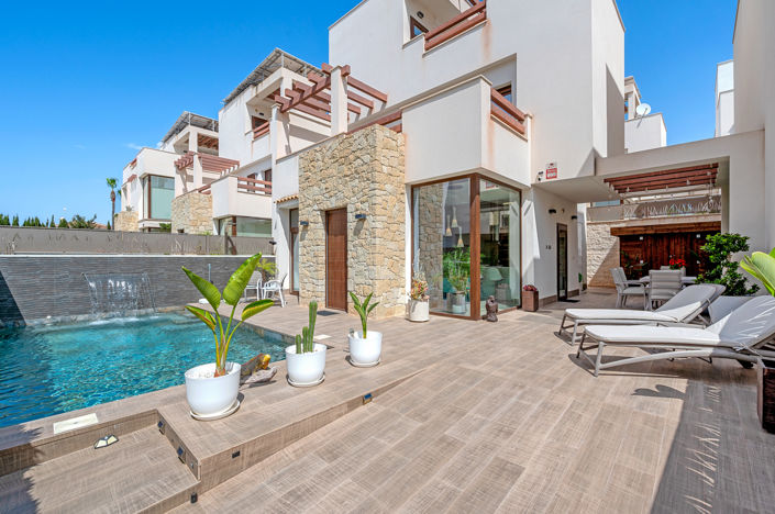 Image No.1-3 Bed Villa for sale