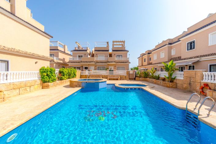 Image No.1-3 Bed Townhouse for sale