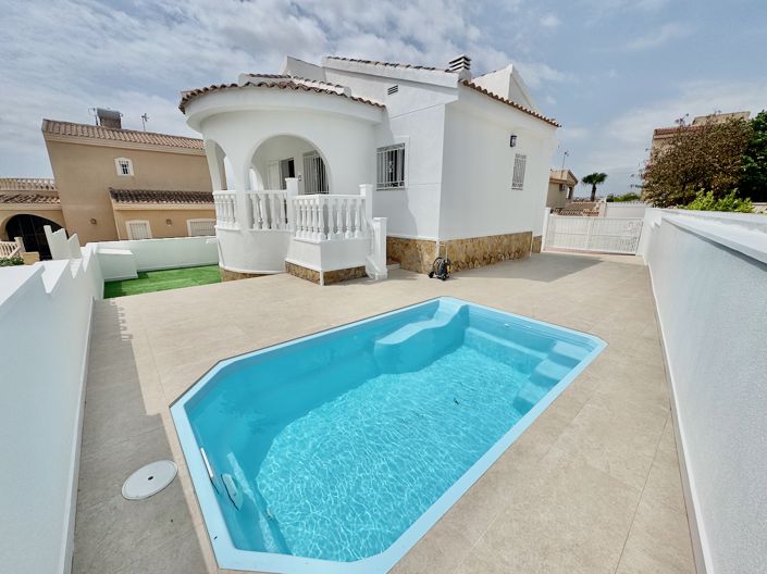 Image No.1-2 Bed Villa for sale