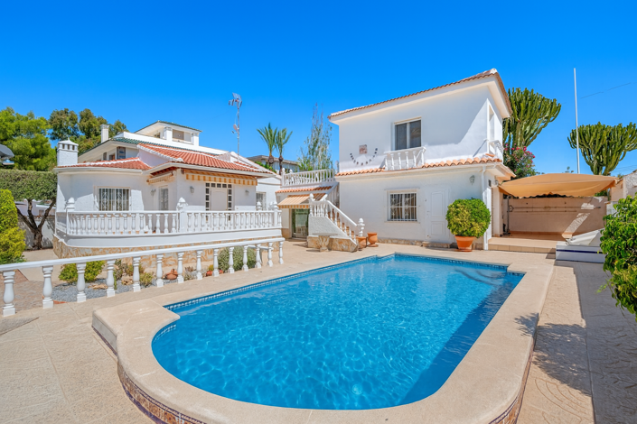 Image No.1-3 Bed Villa for sale