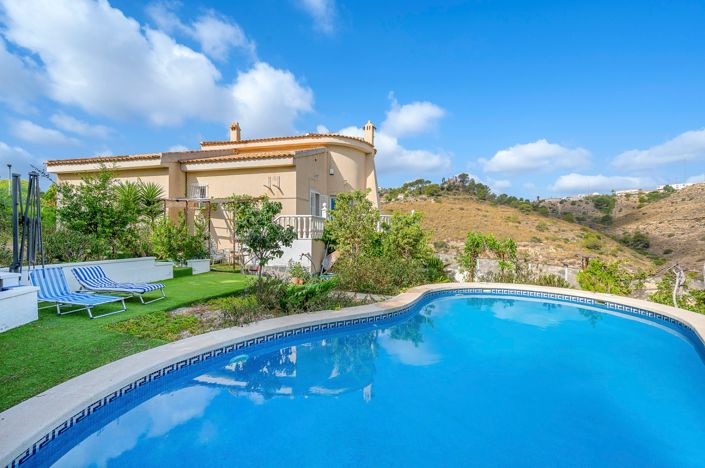 Image No.1-3 Bed Villa for sale