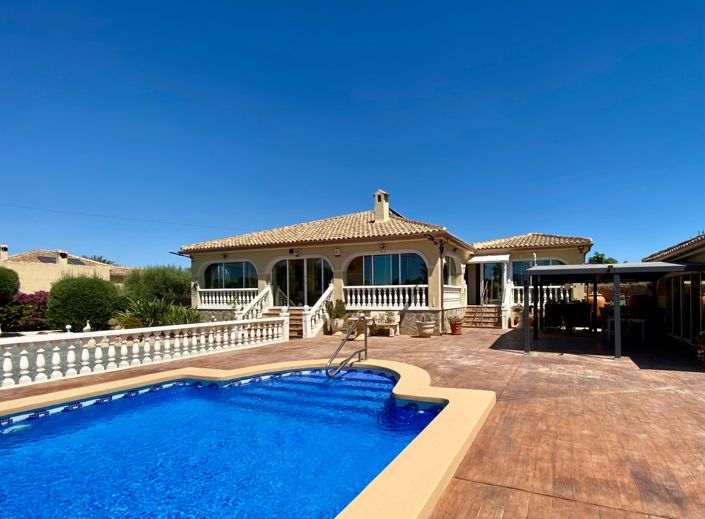 Image No.1-4 Bed Villa for sale