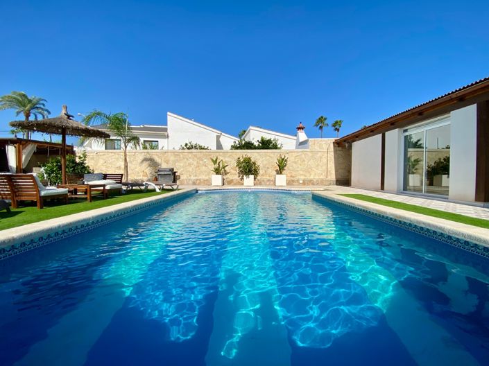 Image No.1-Villa de 4 chambres à vendre à Alicante