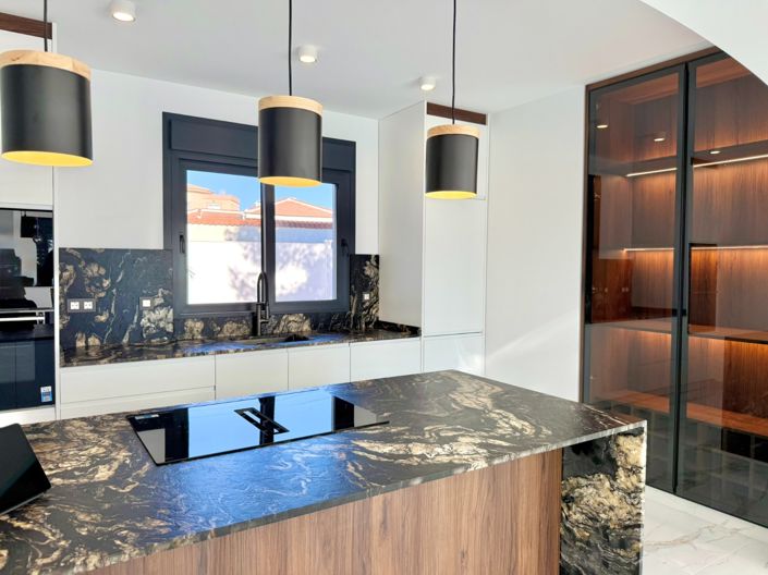 Image No.6-4 Bed Villa for sale