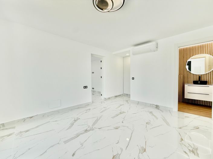 Image No.24-4 Bed Villa for sale