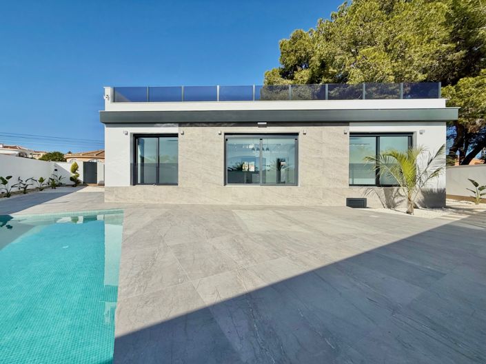 Image No.3-4 Bed Villa for sale