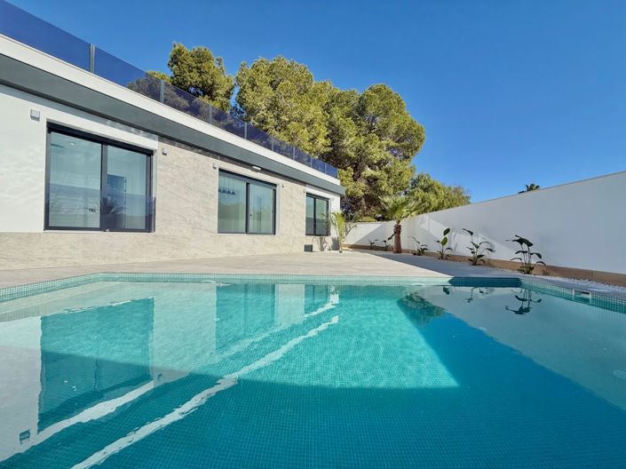 Image No.4-4 Bed Villa for sale