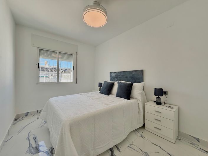 Image No.14-2 Bed Semi-Detached for sale