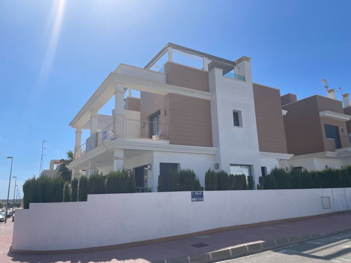 Image No.9-3 Bed Townhouse for sale