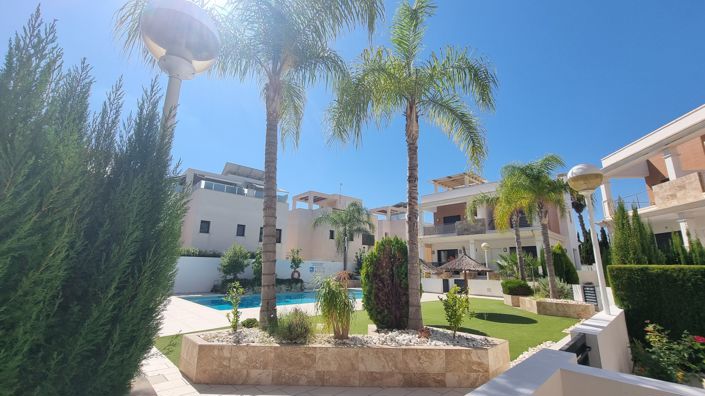 Image No.40-3 Bed Townhouse for sale