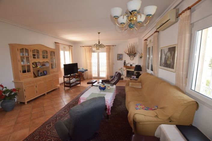 Image No.2-4 Bed Villa for sale