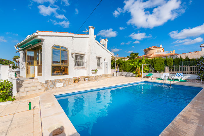 Image No.1-3 Bed Villa for sale