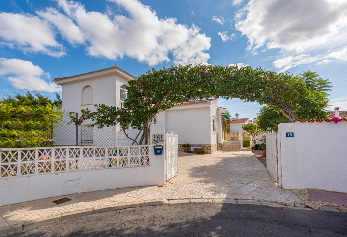 Image No.2-3 Bed Villa for sale