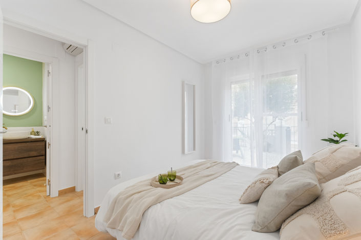 Image No.6-2 Bed Townhouse for sale