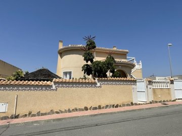 4 Bed Villa for sale