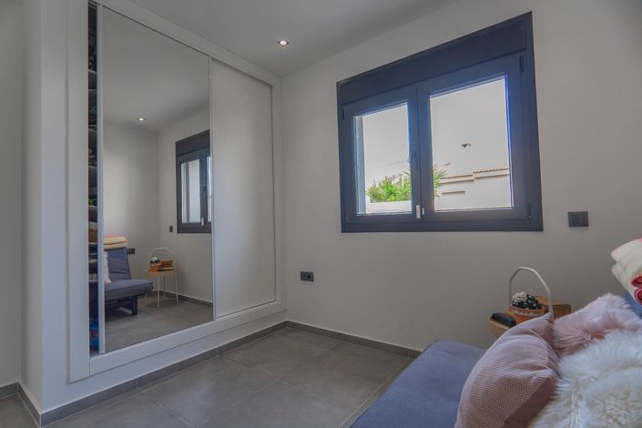 Image No.11-2 Bed Villa for sale