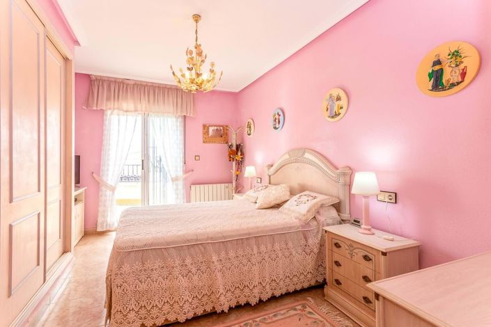 Image No.28-3 Bed Villa for sale