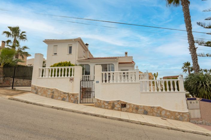 Image No.1-4 Bed Villa for sale