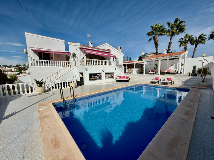 Image No.1-4 Bed Villa for sale