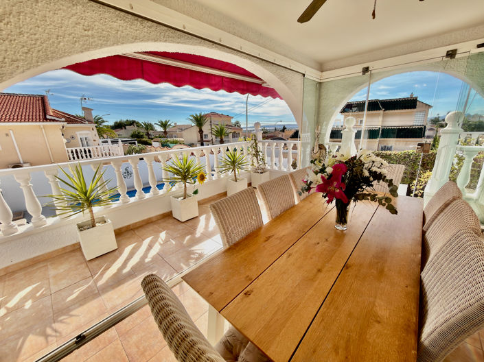 Image No.2-4 Bed Villa for sale