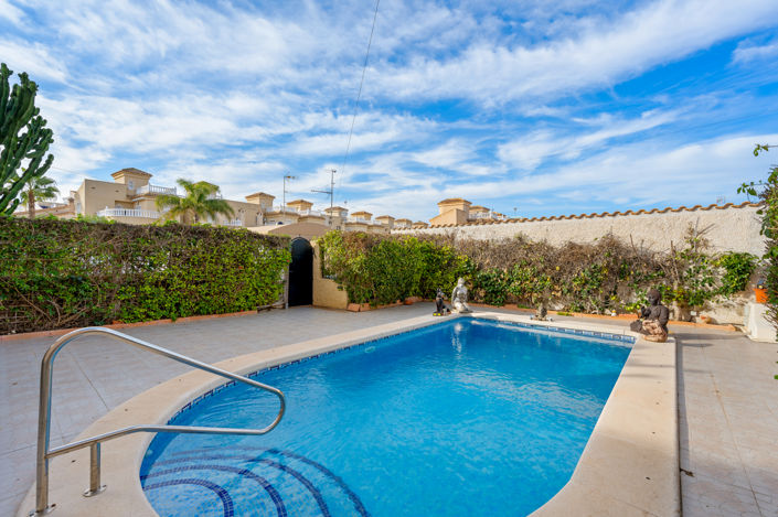 Image No.2-2 Bed Villa for sale