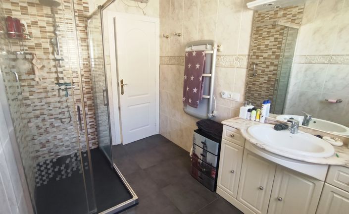 Image No.18-3 Bed Semi-Detached for sale