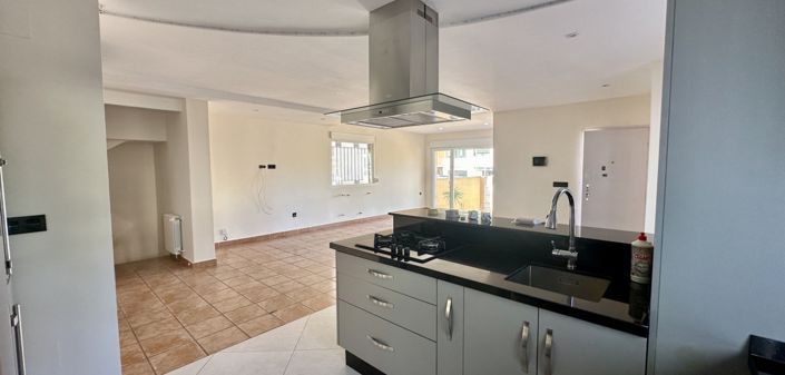 Image No.28-4 Bed Villa for sale